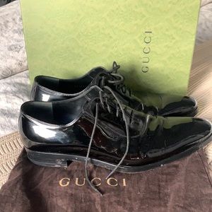 Gucci black patent leather dress shoe Oxford